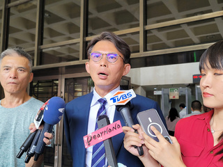 許智傑控妨害名譽等罪　黃國昌北檢出庭