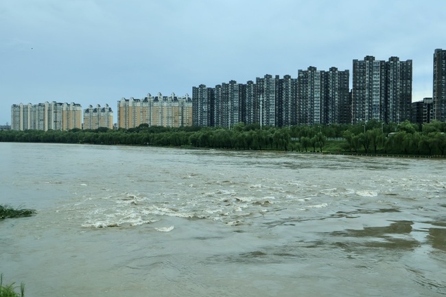 北京連日暴雨 密雲水庫洩洪潮白河水位暴漲 | 華視新聞