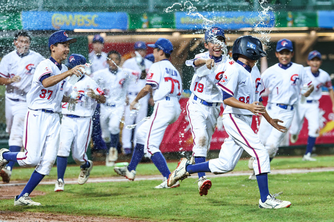 U12世界盃棒球賽台灣展韌性　靠再見觸身球保送勝墨 | 華視新聞