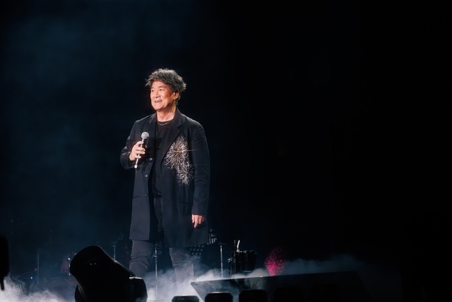 周華健星國開唱自揭糗事　配老花眼鏡鬧笑話 | 華視新聞