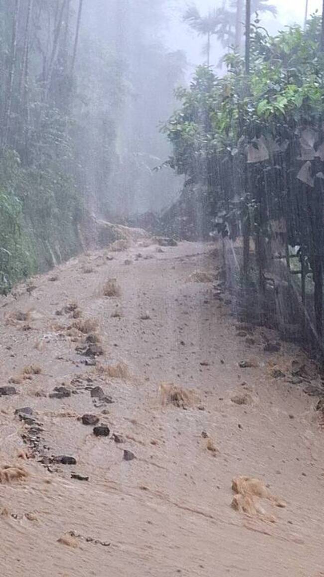 嘉縣降雨不斷　山區2道路土石擋道無法通行 | 華視新聞