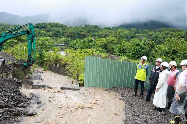 高雄山區雨勢持續　陳其邁視察災區提醒嚴防災情 | 華視新聞