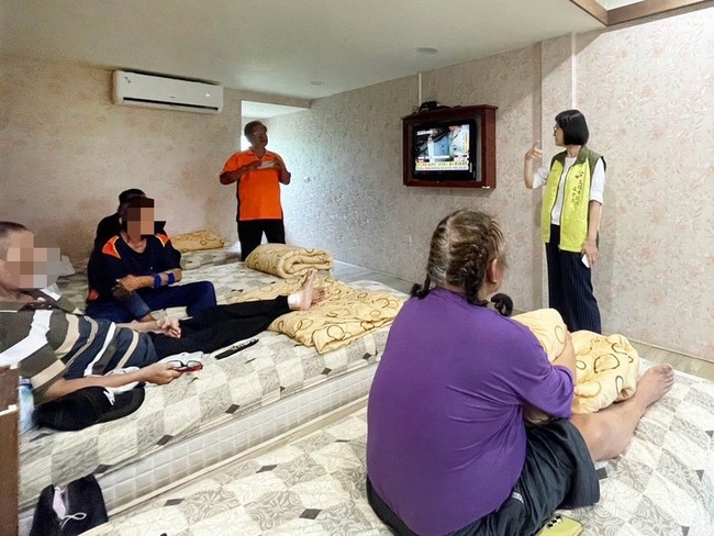 高雄山區豪雨停電封路撤2370人  市府異地安置47人 | 華視新聞