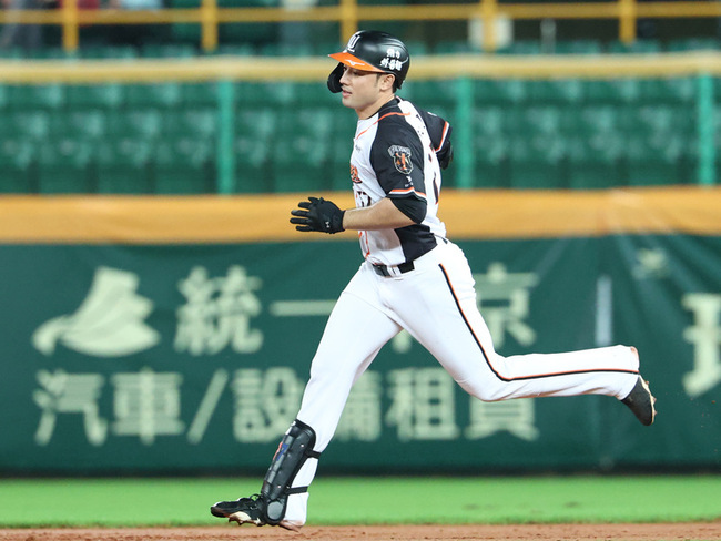 林安可從徐若熙手中轟3分砲 獅隊中斷3連敗 | 華視新聞