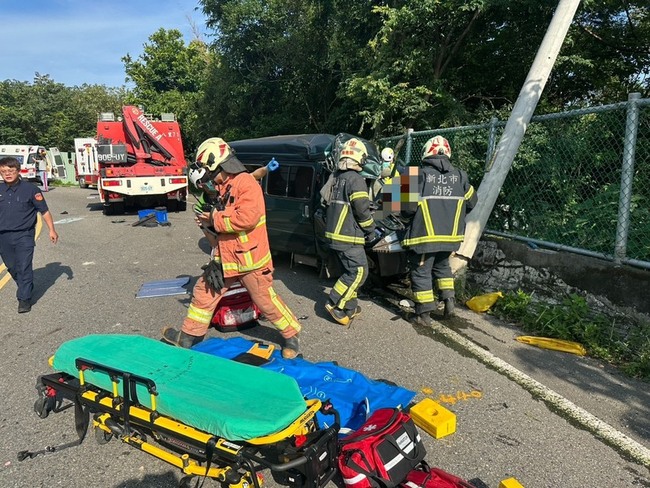 新北八里預拌混凝土車撞廂型車　2死1傷 | 華視新聞