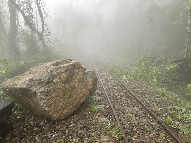 阿里山林業鐵路本線  落石、倒木影響持續停駛 | 華視新聞