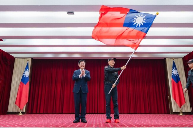 為亞洲拉力賽台灣代表隊授旗　林佳龍盼為國爭光 | 華視新聞