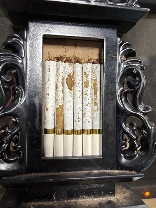 台南男騎車闖紅燈遭攔　竟帶神主牌暗藏毒品彩虹菸