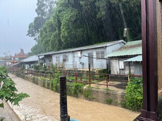 台中豪雨路樹倒、土石流衝民宅　警助住戶撤離