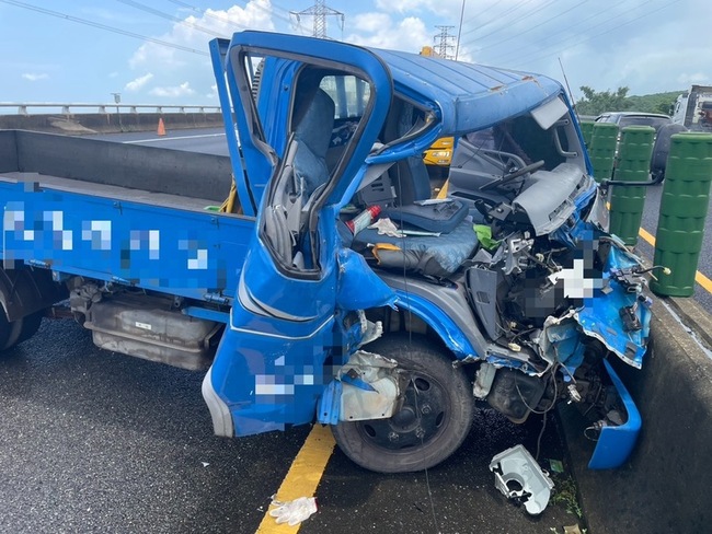 國3台中沙鹿段2車碰撞　1駕駛搶救後恢復心跳 | 華視新聞