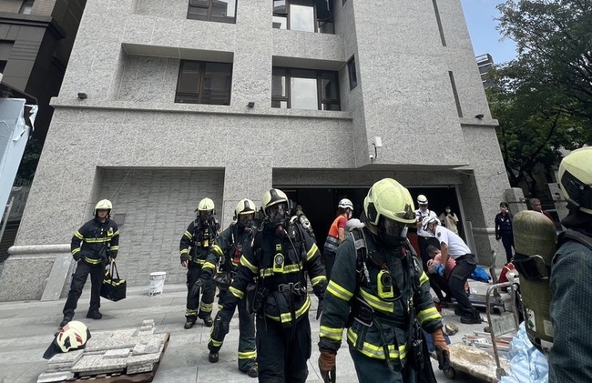 台北士林工安意外　7工人疑吸入揮發氣體送醫 | 華視新聞