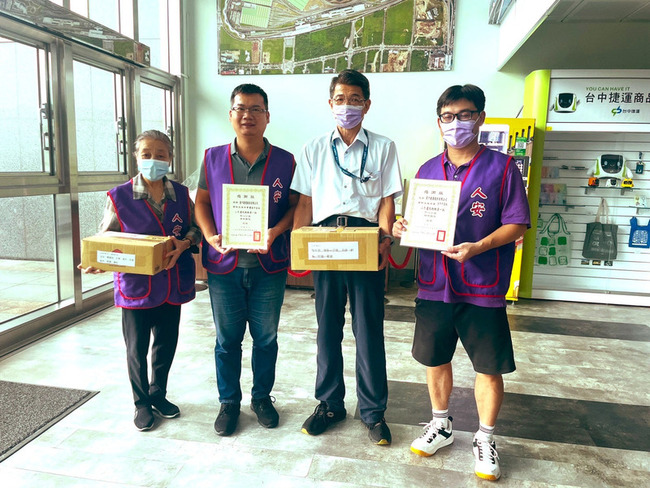 台中捷運推遺失物再利用　捐贈571件實用物資送暖 | 華視新聞