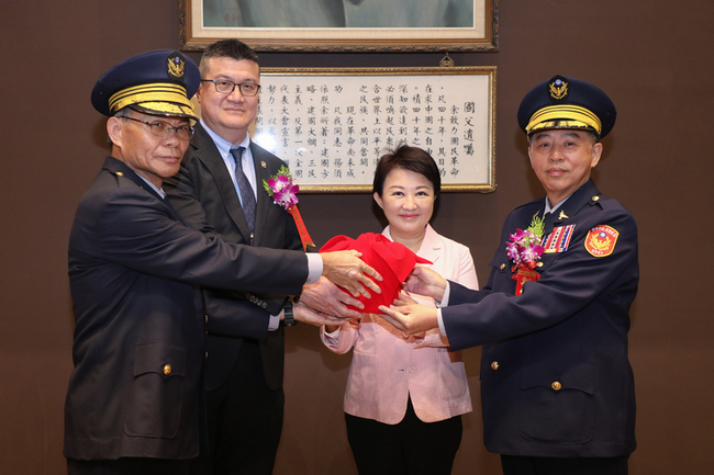 吳敬田掌台中市警察局　12高階警官同步上任 | 華視新聞