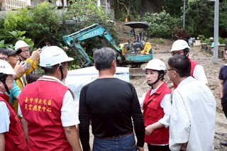 台中北屯、石岡土石滑落波及民宅　盧秀燕勘災