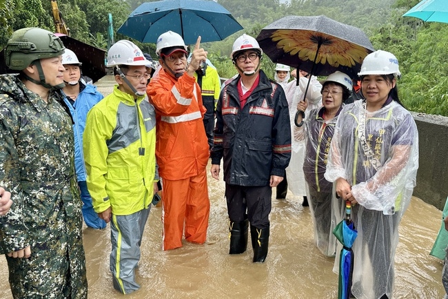 山區災情重　陳其邁視察甲仙油礦4號橋邊坡滑落 | 華視新聞