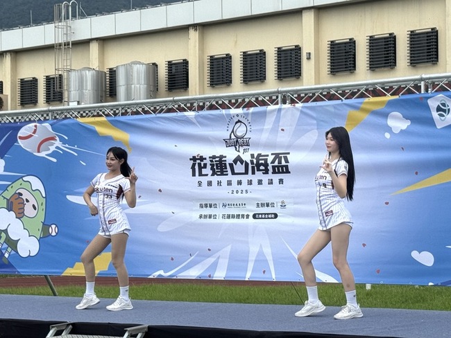 樂天女孩應援社區棒球賽　花蓮新城老街重現人潮 | 華視新聞