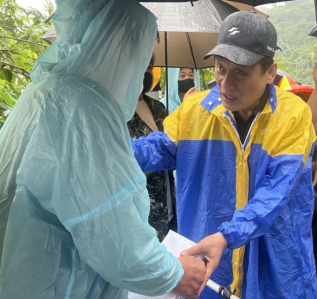 南橫公路一家5口墜谷  原民會發放急難救助金 | 華視新聞