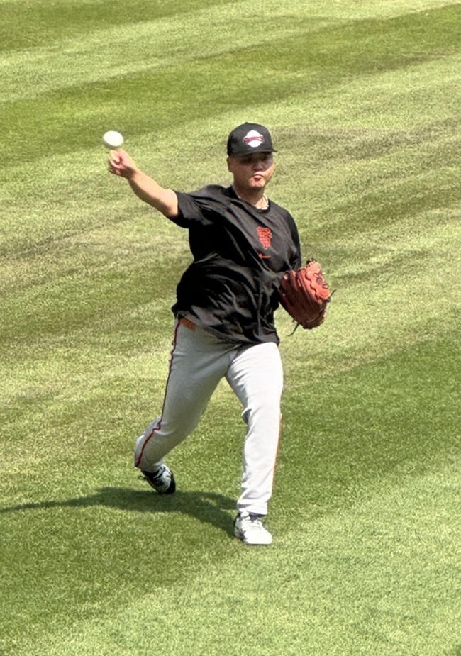 鄧愷威大聯盟首度先發　客場出戰大都會 | 華視新聞