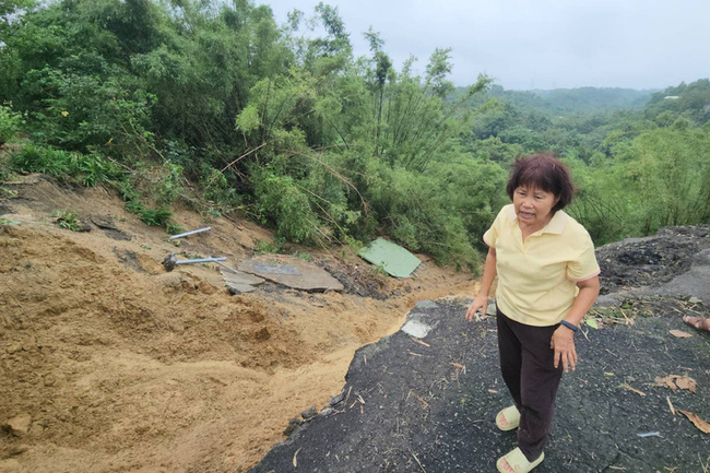 柳營民宅邊坡崩塌汽機車滑落  住戶驚恐盼政府協助 | 華視新聞