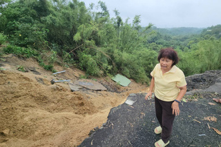 柳營民宅邊坡崩塌汽機車滑落  住戶驚恐盼政府協助