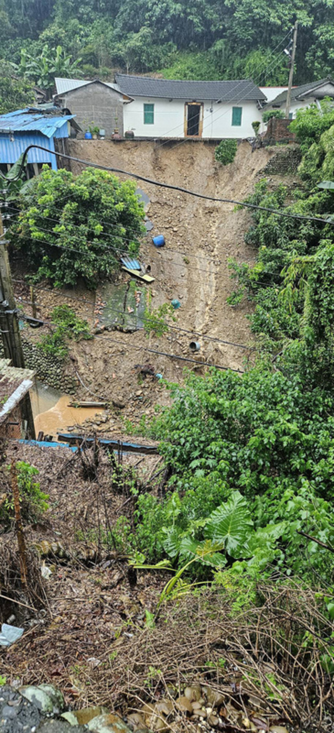 彰化員林三合院前邊坡整片崩塌　公所緊急協助撤離 | 華視新聞