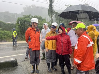 屏東撤離825人 周春米爭取橋梁重建及優化收容中心