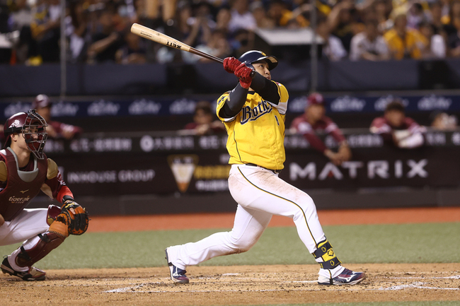 王政順把握機會敲2分砲  平野惠一期許守備再加強 | 華視新聞