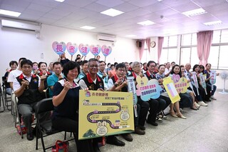 花蓮啟用長者疫苗紀錄卡　山海之行助偏鄉醫療