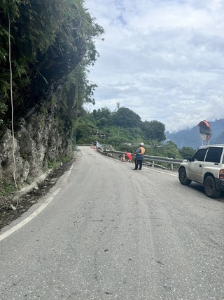 中橫落石砸中交通管制工人　頭部重傷當場身亡