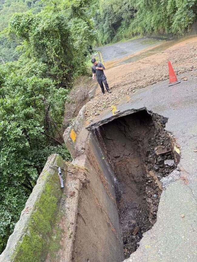 屏東連日豪雨山區原鄉多路斷  鄉公所籲避免上山 | 華視新聞