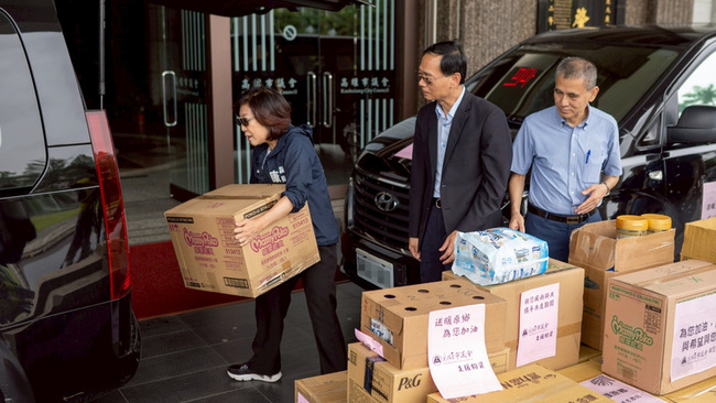 高市議會送暖  募集物資、一日捐關懷山區災民 | 華視新聞