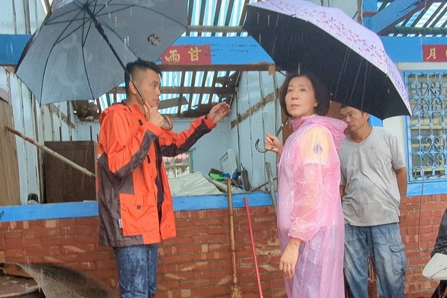 水災重創嘉義　王育敏發送消毒水助清理家園 | 華視新聞