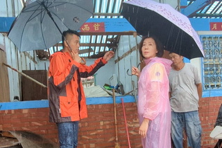 水災重創嘉義　王育敏發送消毒水助清理家園