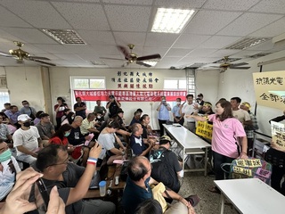 反對彰化大城設光電場  自救會占領講台說明會流會