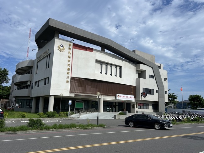 機車打方向燈連過兩彎拒酒測 法院撤銷18萬元罰款 | 華視新聞