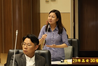 苗縣發放生育津貼遭扣補助款　綠議員也抱屈