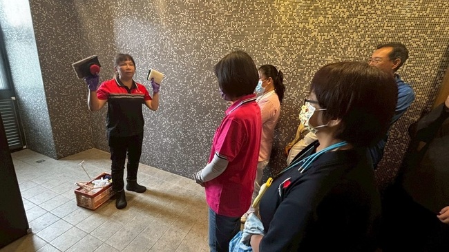 台東提升公廁職人訓練  「態度決定品質」55人有感 | 華視新聞