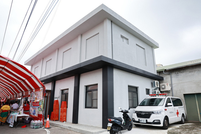 南投市鳳山衛生室喬遷揭牌  微熱山丘許銘仁促成 | 華視新聞