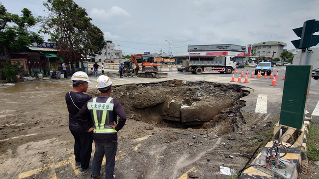 嘉義水上台1線塌陷  疑與地下道抽水站有關 | 華視新聞