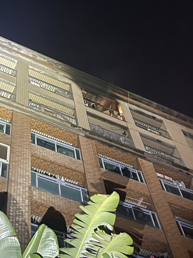 台中社區大樓火災　消防撲滅火勢發現陽台1死者 | 華視新聞