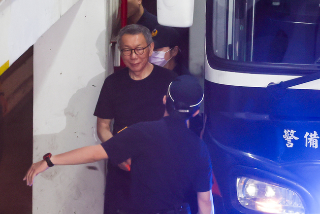 柯文哲自訴鍾小平妨害名譽　當庭和解結案 | 華視新聞