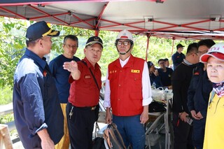 高市府送暖原鄉　陳其邁赴桃源區部落送物資