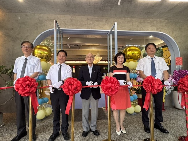 東海大學攜手利百代打造共學基地  親子形象館落成 | 華視新聞