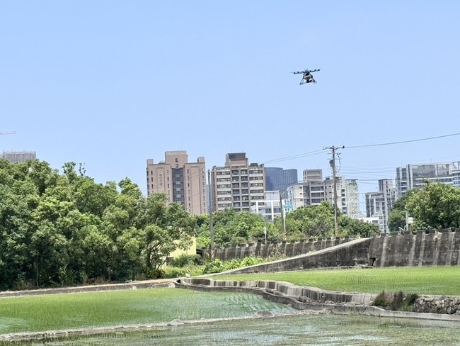 竹北啟動科技防治紅火蟻 無人機撒布餌劑提升效率 | 華視新聞