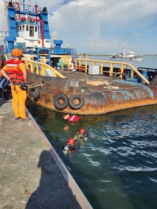 高雄男子興達港釣魚疑失聯  警消海巡聯手搜尋