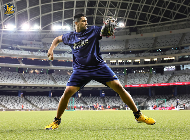 柯威士開始隨隊  平野惠一分享台灣美食很好吃 | 華視新聞