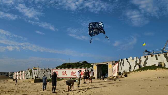 日藝術家木村崇人巨大藍晒風箏  飄揚東莒天空 | 華視新聞