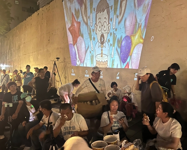 支持者北所外為柯文哲慶生  陳佩琪、黃國昌到場聲援 | 華視新聞