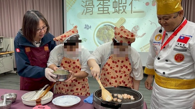 高市社會局辦手作料理　5憨兒下廚圓夢感動又開心 | 華視新聞