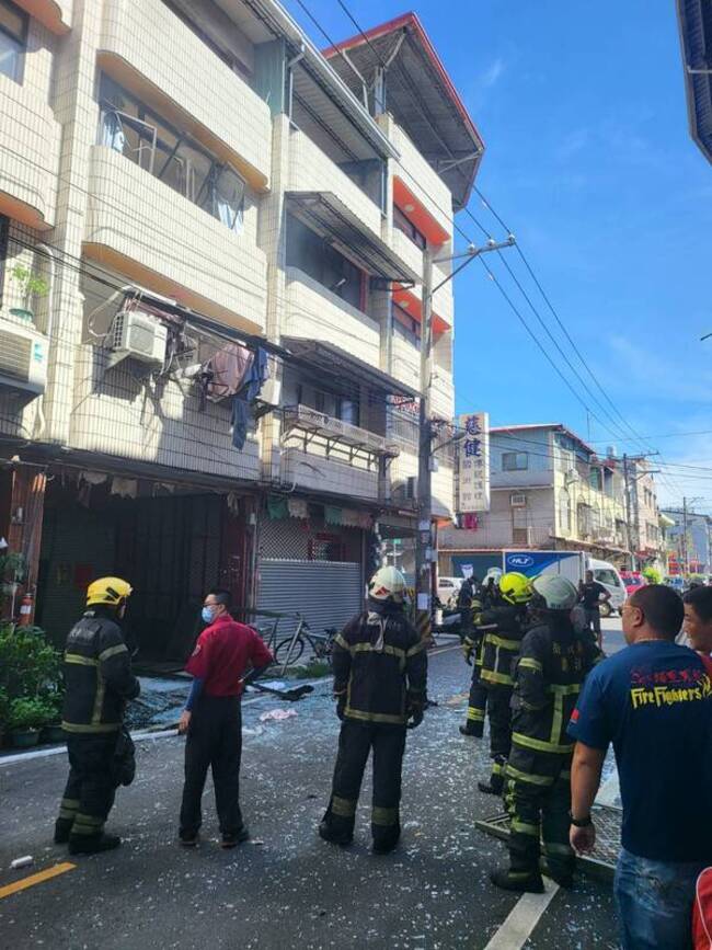南投埔里民宅疑瓦斯氣爆　屋內1人燒燙傷急救 | 華視新聞